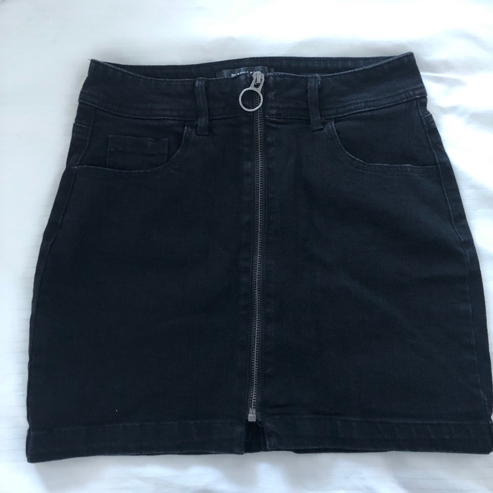 BLACK DENIM ZIPPER SKIRT